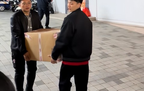 网上百家乐官网-徐杰买年货回家探望父母！随后前往男篮报到，无缘与上海的淘汰赛