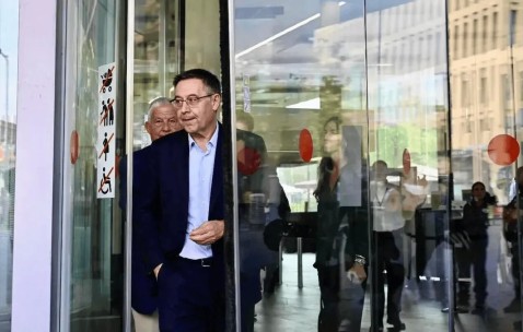 网上百家乐官网-巴托梅乌回应170万欧律师费，称用于内马尔涉税问题达成协议