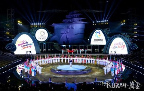 海天为幕 轮舞风华 2025年世界速度轮滑锦标赛在秦皇岛北戴河开幕